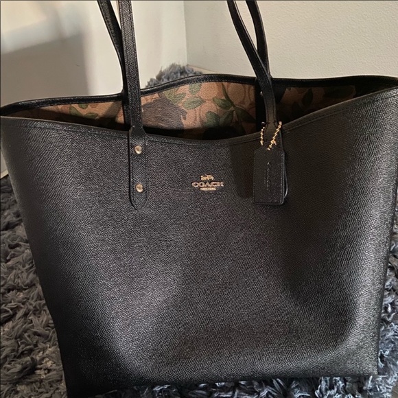 REVERSIBLE CITY TOTE WITH CAMO ROSE FLORAL PRINT - Picture 7 of 8